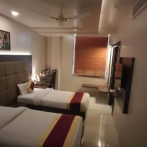 Hotel Ozas Grand, Varanasi