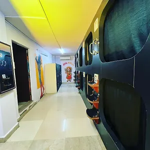 Hostel Madsquad Dorms &, Waranasi