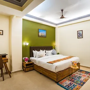 Hotel Tripli Silver Shine, Varanasi